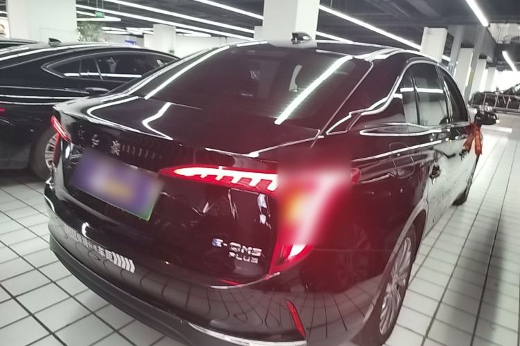 Used Hongqi E-QM5 2024 560km PLUS Rear Right 45 Deg