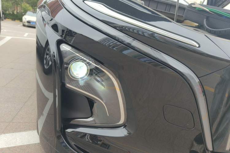 Used Hongqi E-QM5 2024 450km Range Commuter Version Right Front Headlight