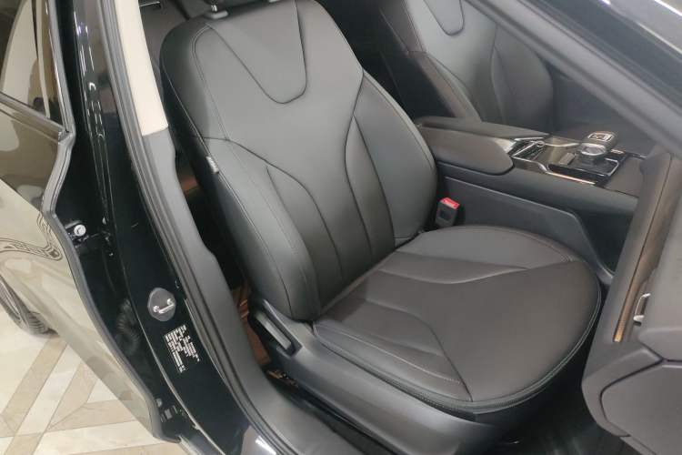 Used Hongqi E-QM5 2024 450km Range Commuter Version Right Front Seat