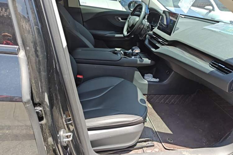 Used Hongqi E-QM5 2024 450km Range Commuter Version Right Front Seat