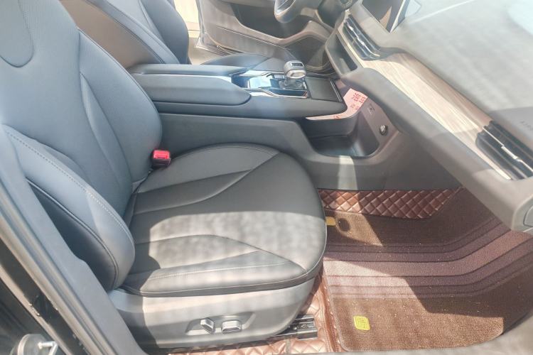 Used Hongqi E-QM5 2024 610 km PLUS Right Front Seat
