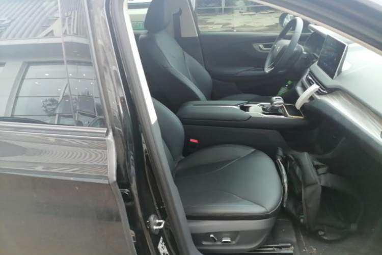 Used Hongqi E-QM5 2024 610 km PLUS Right Front Seat