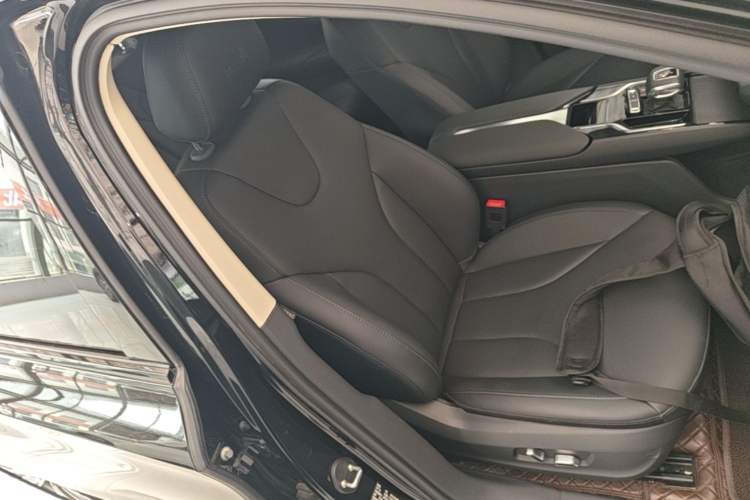 Used Hongqi E-QM5 2024 610 km PLUS Right Front Seat