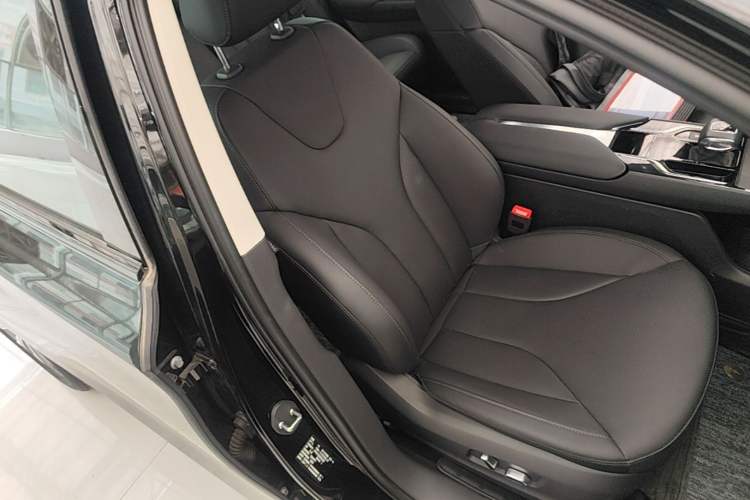 Used Hongqi E-QM5 2024 560km PLUS Right Front Seat