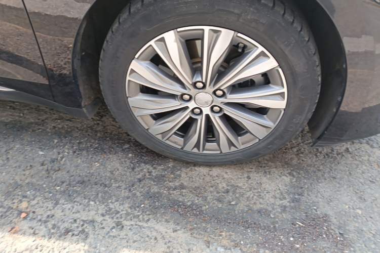 Used Hongqi E-QM5 2024 610 km PLUS Right Front Wheel Hub
