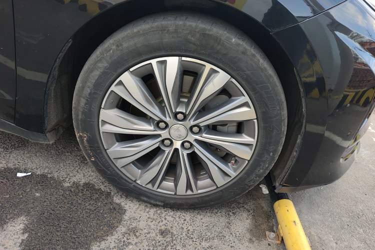 Used Hongqi E-QM5 2024 610 km PLUS Right Front Wheel Hub