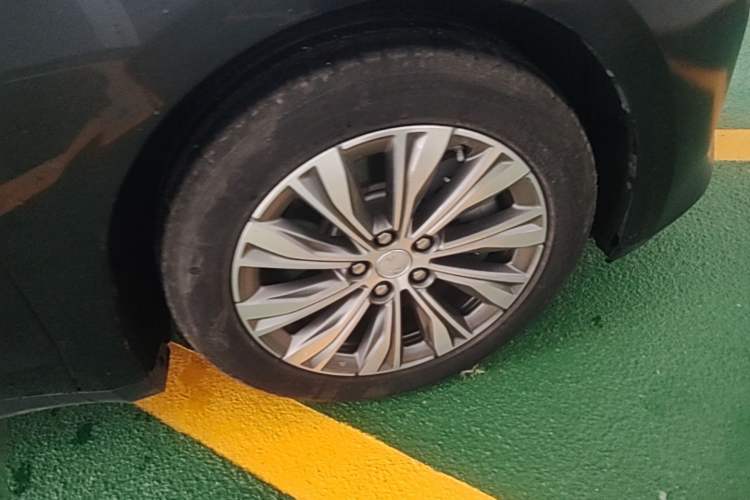 Used Hongqi E-QM5 2024 450km Range Commuter Version Right Front Wheel Hub