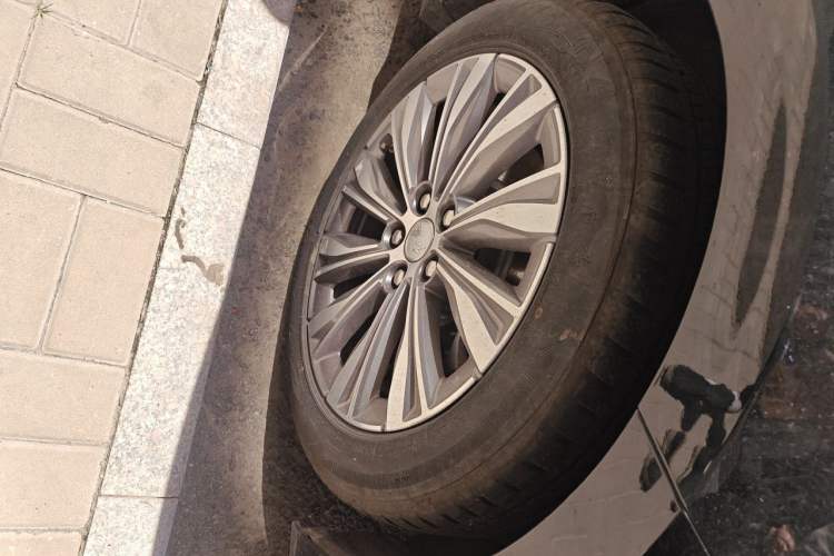 Used Hongqi E-QM5 2024 500km Range Edition Right Front Wheel Hub