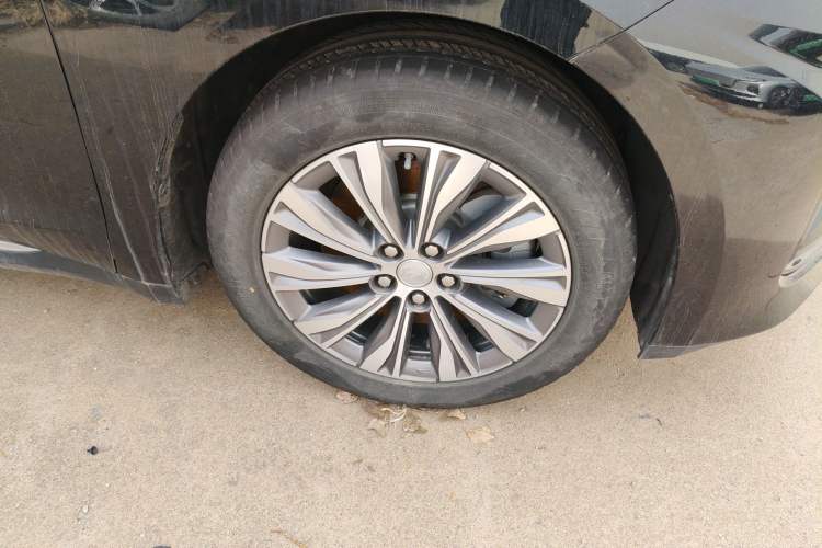 Used Hongqi E-QM5 2024 450km Range Commuter Version Right Front Wheel Hub