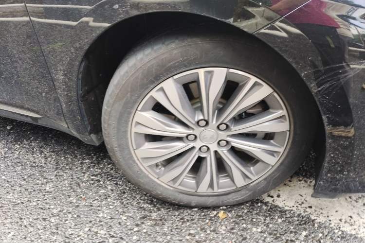 Used Hongqi E-QM5 2024 560km PLUS Right Front Wheel Hub
