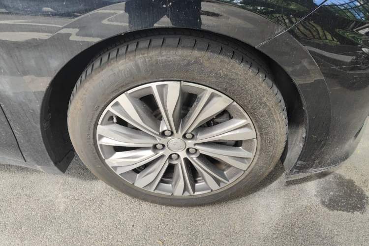 Used Hongqi E-QM5 2024 610 km PLUS Right Front Wheel Hub