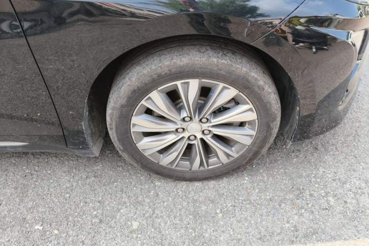 Used Hongqi E-QM5 2024 610 km PLUS Right Front Wheel Hub