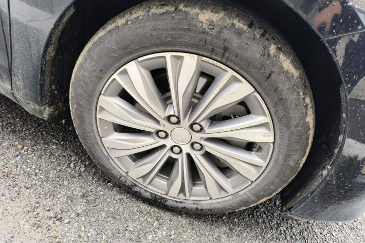 Used Hongqi E-QM5 2024 610 km PLUS Right Front Wheel Hub