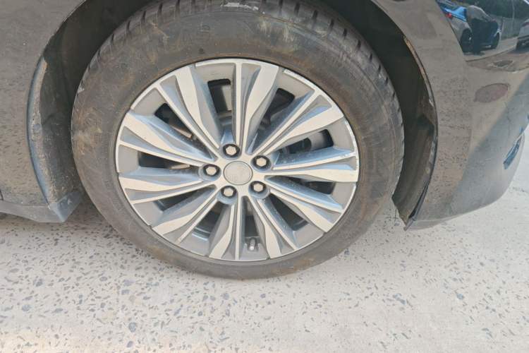 Used Hongqi E-QM5 2024 610 km PLUS Right Front Wheel Hub