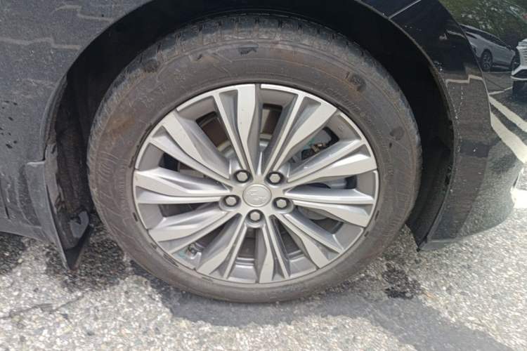 Used Hongqi E-QM5 2024 450km Range Commuter Version Right Front Wheel Hub