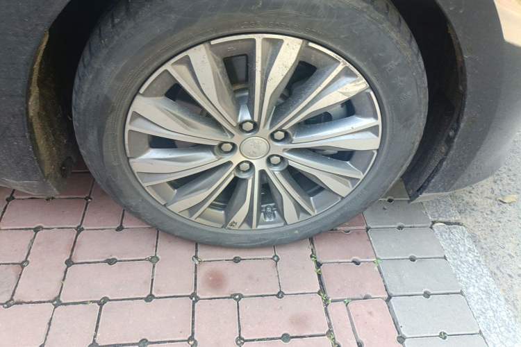 Used Hongqi E-QM5 2024 610 km PLUS Right Front Wheel Hub
