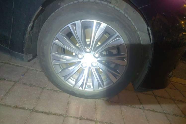 Used Hongqi E-QM5 2024 610 km PLUS Right Front Wheel Hub