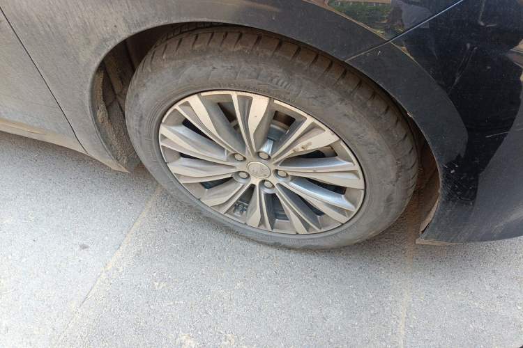 Used Hongqi E-QM5 2024 610 km PLUS Right Front Wheel Hub