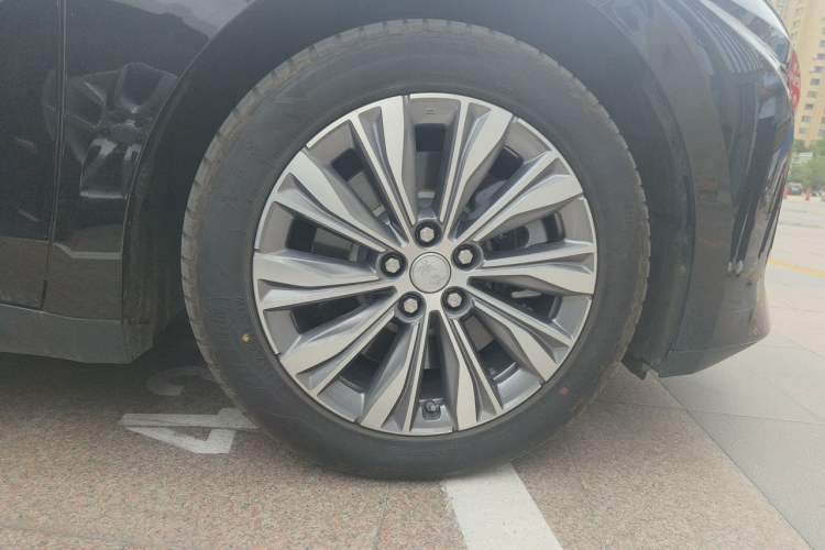 Used Hongqi E-QM5 2024 450km Range Commuter Version Right Front Wheel Hub