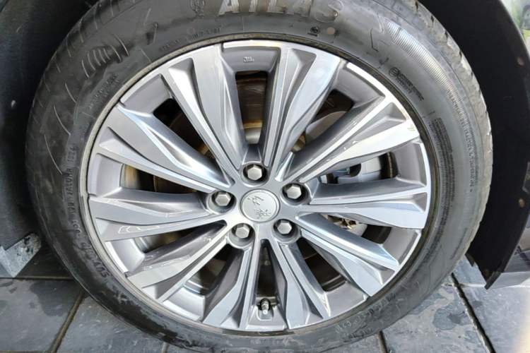 Used Hongqi E-QM5 2024 560km PLUS Right Front Wheel Hub