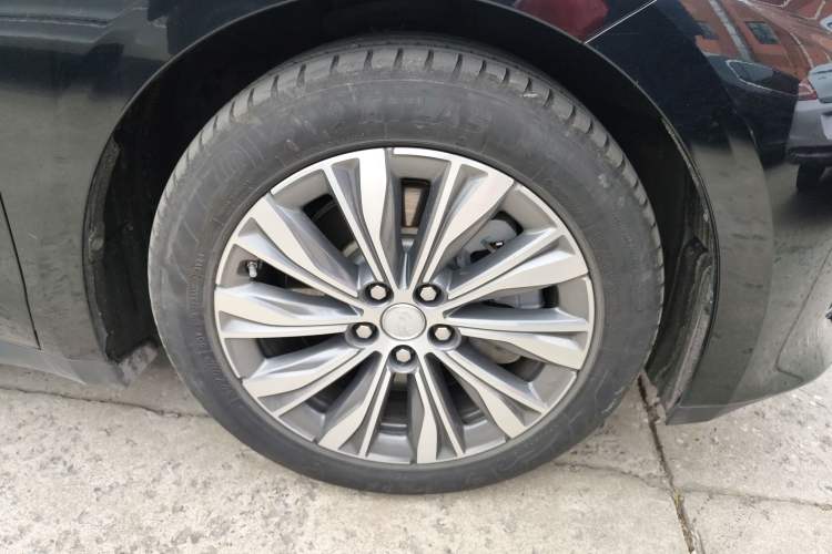 Used Hongqi E-QM5 2024 560km PLUS Right Front Wheel Hub