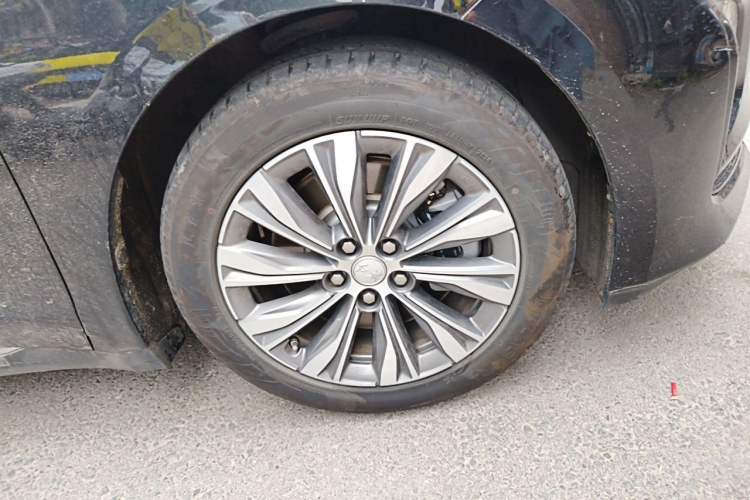 Used Hongqi E-QM5 2024 610 km PLUS Right Front Wheel Hub