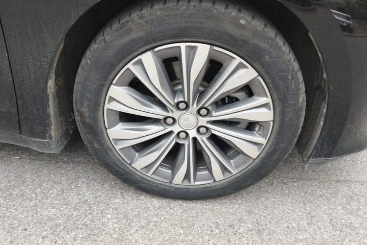 Used Hongqi E-QM5 2024 610 km PLUS Right Front Wheel Hub