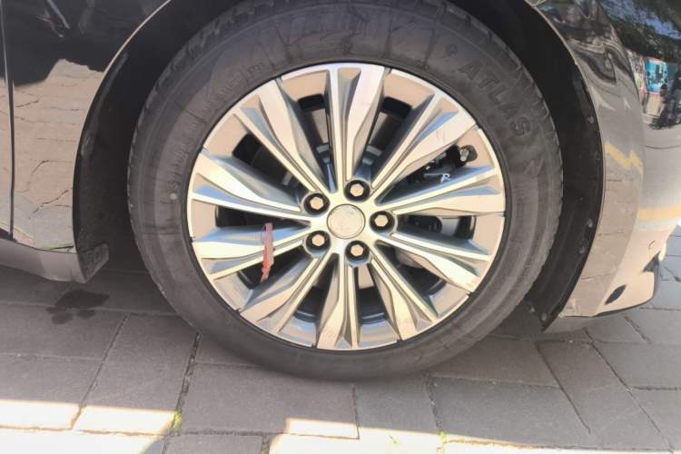 Used Hongqi E-QM5 2024 610 km PLUS Right Front Wheel Hub