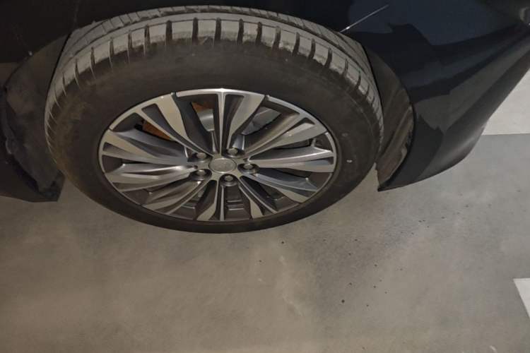 Used Hongqi E-QM5 2024 450km Range Commuter Version Right Front Wheel Hub