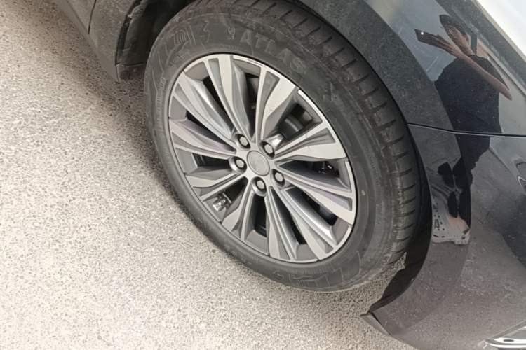 Used Hongqi E-QM5 2024 610 km PLUS Right Front Wheel Hub