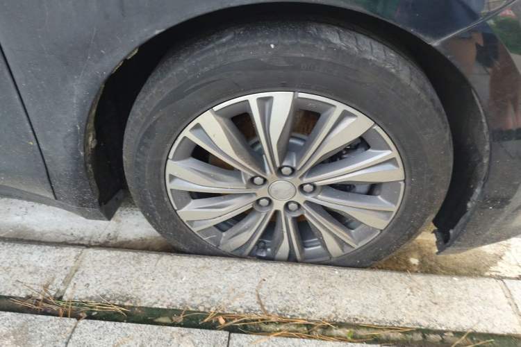 Used Hongqi E-QM5 2024 610 km PLUS Right Front Wheel Hub