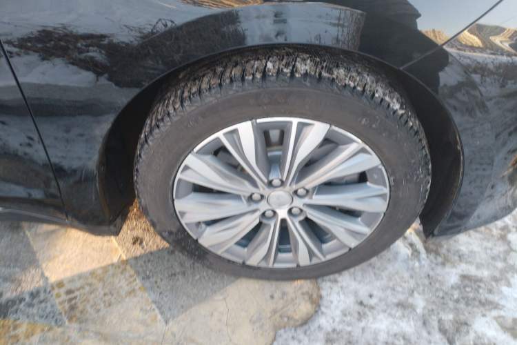 Used Hongqi E-QM5 2024 560km PLUS Right Front Wheel Hub