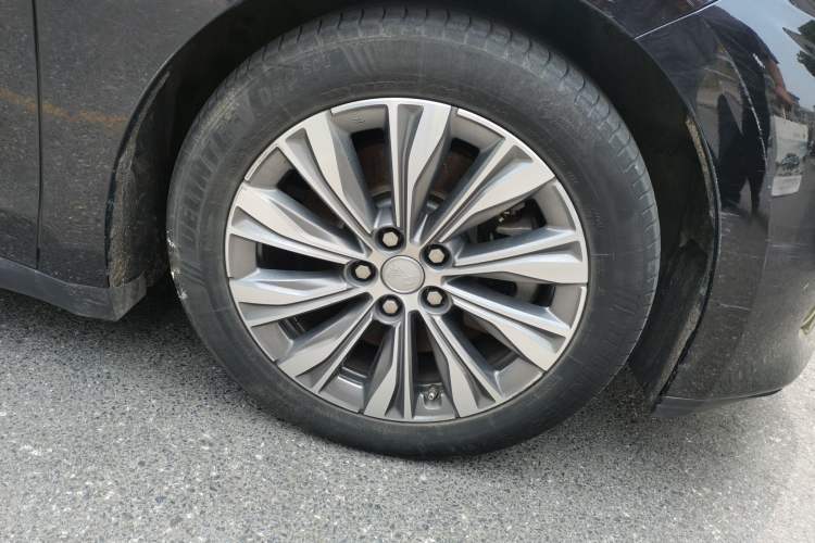 Used Hongqi E-QM5 2024 610 km PLUS Right Front Wheel Hub