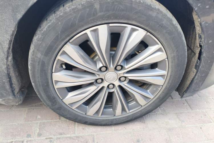Used Hongqi E-QM5 2024 610 km PLUS Right Front Wheel Hub