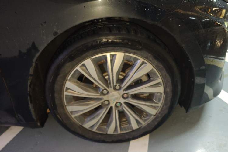 Used Hongqi E-QM5 2024 610 km PLUS Right Front Wheel Hub