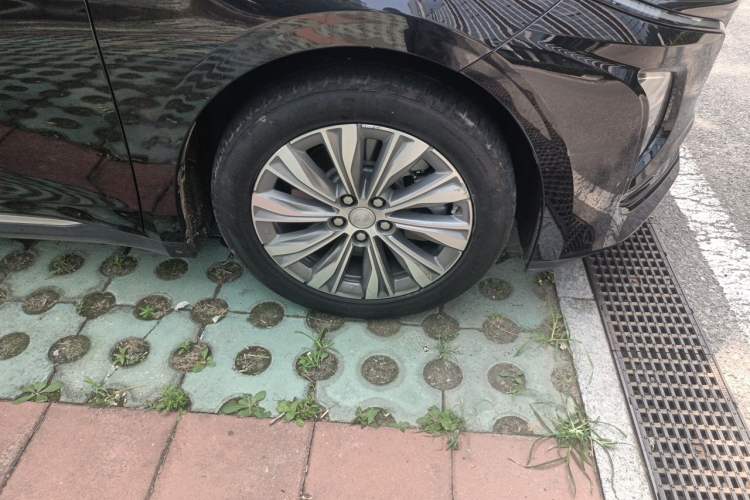 Used Hongqi E-QM5 2024 500km Range Edition Right Front Wheel Hub