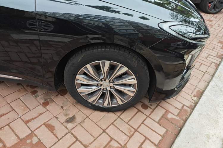 Used Hongqi E-QM5 2024 560km PLUS Right Front Wheel Hub