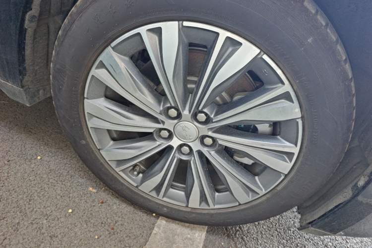 Used Hongqi E-QM5 2024 450km Range Commuter Version Right Front Wheel Hub