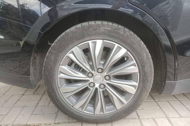 Used Hongqi E-QM5 2024 450km Range Commuter Version Right Rear Wheel Hub
