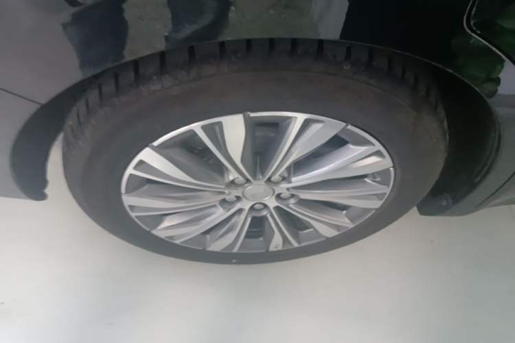 Used Hongqi E-QM5 2024 610 km PLUS Right Rear Wheel Hub