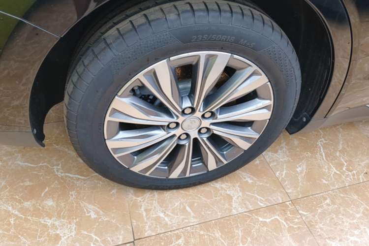 Used Hongqi E-QM5 2024 450km Range Commuter Version Right Rear Wheel Hub