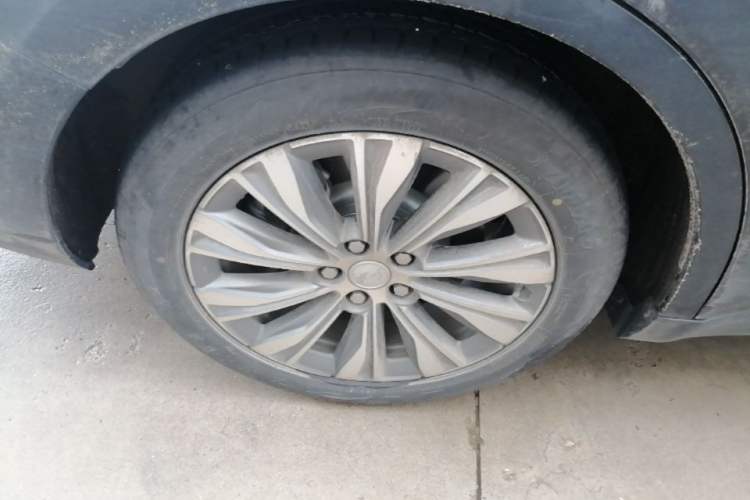 Used Hongqi E-QM5 2024 610 km PLUS Right Rear Wheel Hub