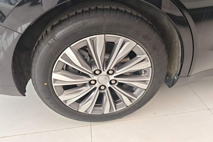 Used Hongqi E-QM5 2024 610 km PLUS Right Rear Wheel Hub