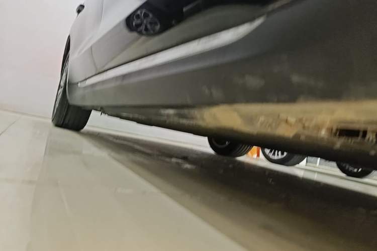 Used Hongqi E-QM5 2024 450km Range Commuter Version Right Side Sill
