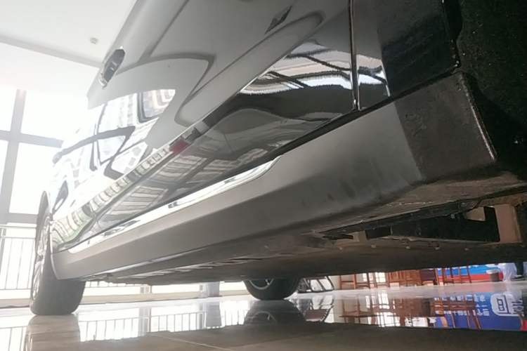 Used Hongqi E-QM5 2024 610 km PLUS Right Side Sill