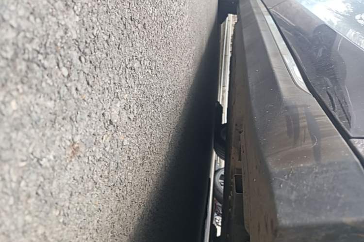 Used Hongqi E-QM5 2024 610 km PLUS Right Side Sill