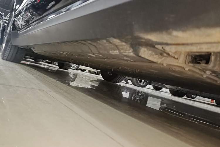 Used Hongqi E-QM5 2024 450km Range Commuter Version Right Side Sill