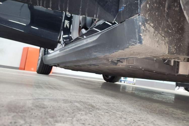 Used Hongqi E-QM5 2024 610 km PLUS Right Side Sill