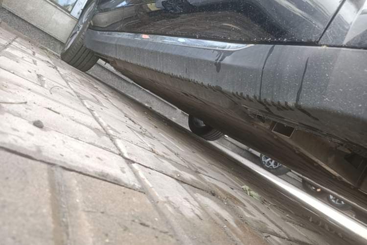 Used Hongqi E-QM5 2024 450km Range Commuter Version Right Side Sill