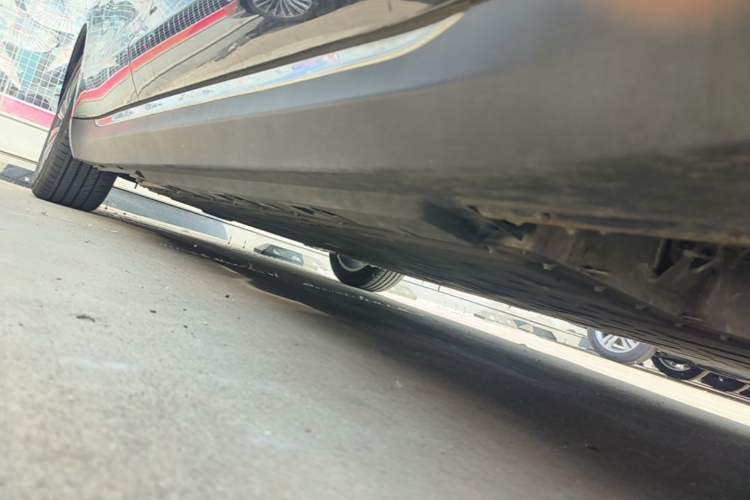 Used Hongqi E-QM5 2024 560km PLUS Right Side Sill